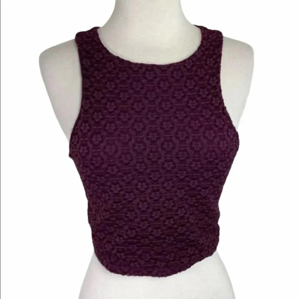 Kimchi Blue S maroon‎ textured crop racer back top